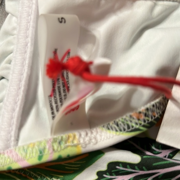 Solid and striped Tati Palm Leaf Print Bikini Top Size Small NWT 🌴 - Picture 4 of 6